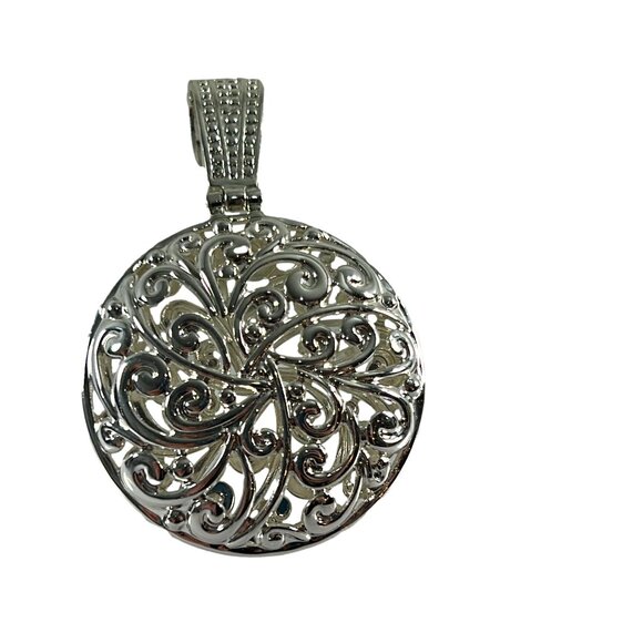 Silver Tone Open Work Metal Magnetic Clip On Pendant Round Ornate - Picture 1 of 7